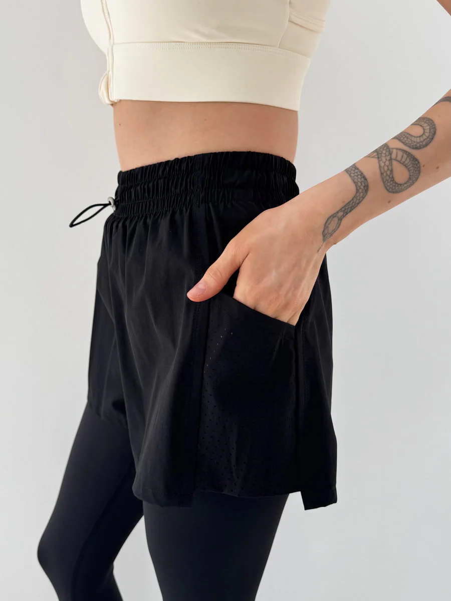 Легинсы- шорты свободного кроя Air Float Shorts