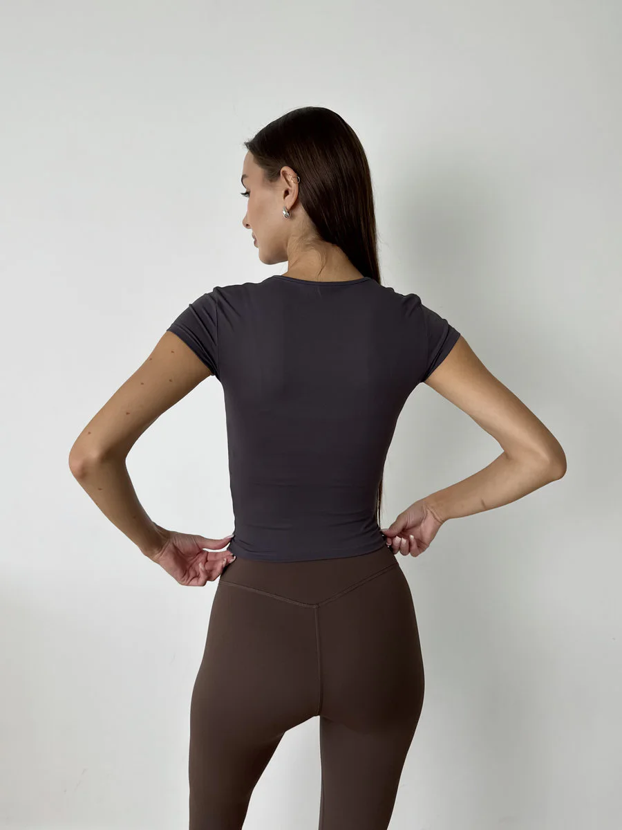 Футболка приталенная с узкой горловиной Slim Fit