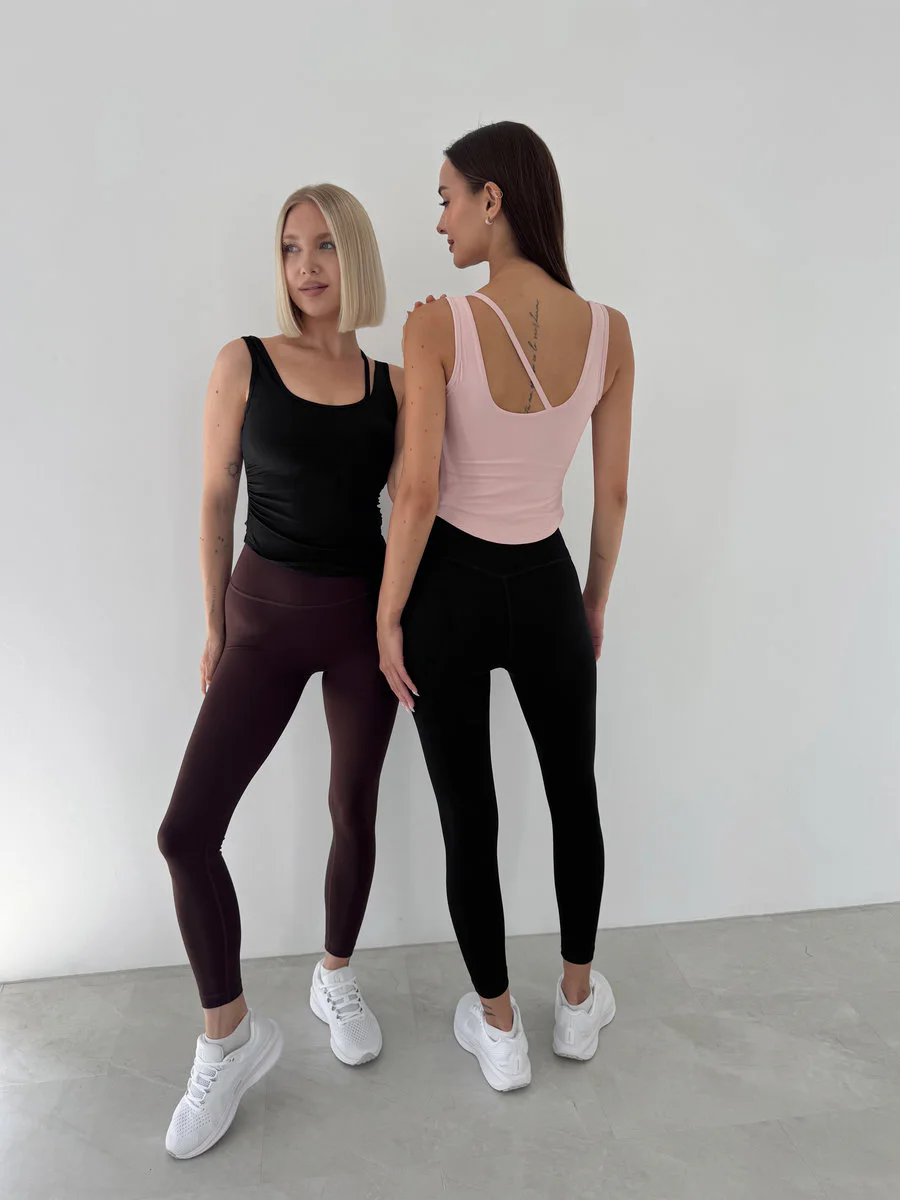 Майка-топ с тонкой бретелью и изящной драпировкой по бокам Drape U-Back Top