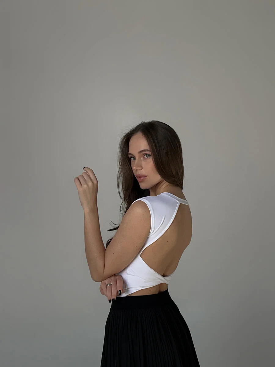 Футболка-топ укороченная облегающая с открытой спиной Open Back Twist Top