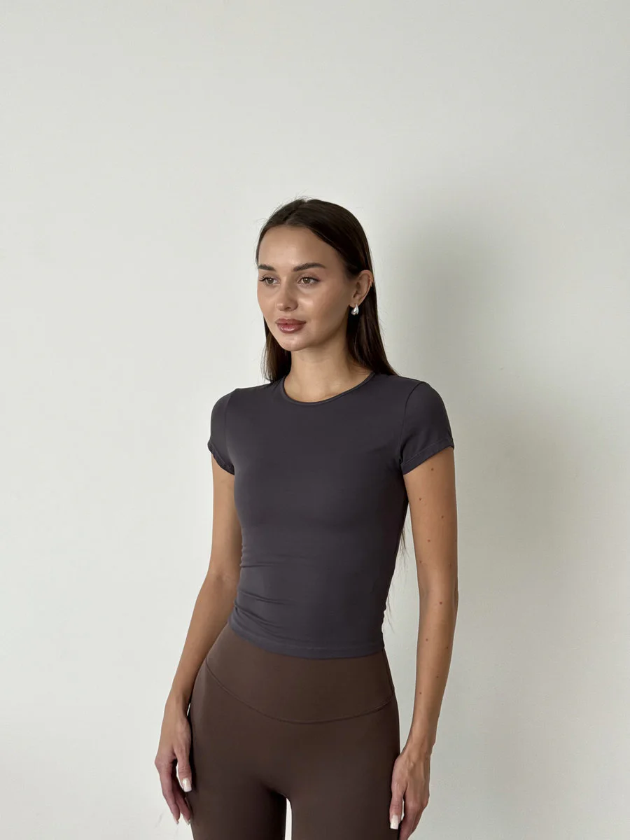 Футболка приталенная с узкой горловиной Slim Fit