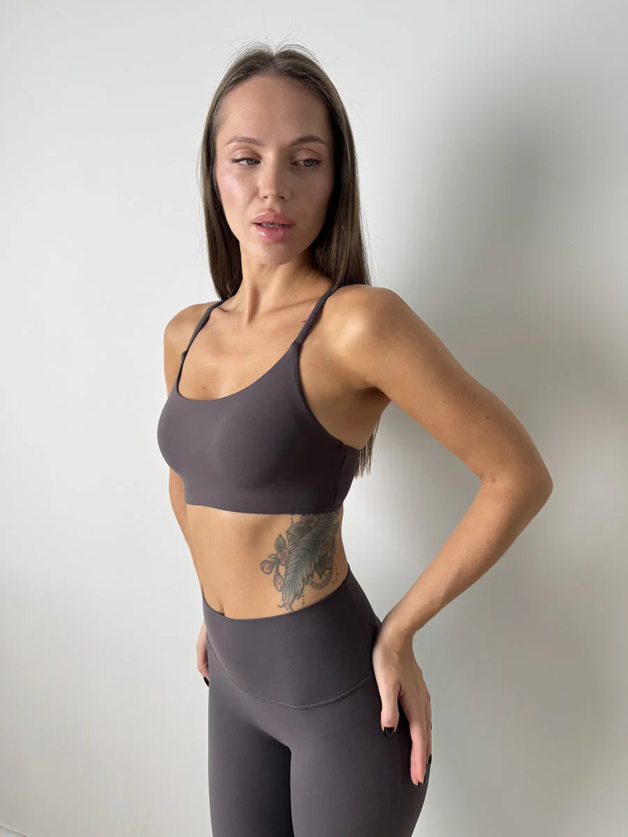 Топ c тонкими бретелями между лопаток Taper Strap